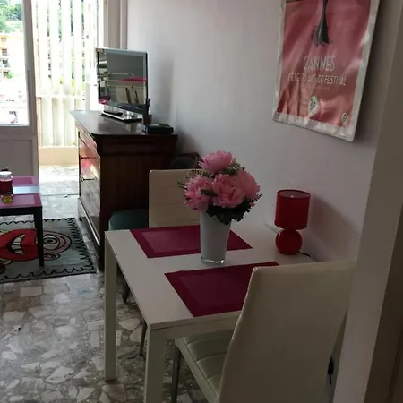 Studio Apartment *